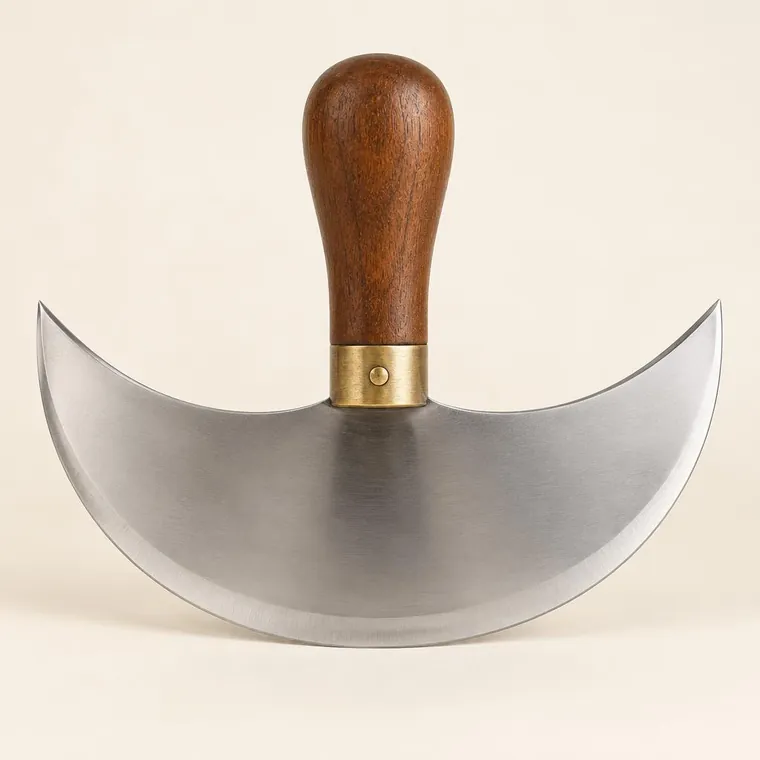Il coltello a mezzaluna — attrezzo della bottega del sellaio
