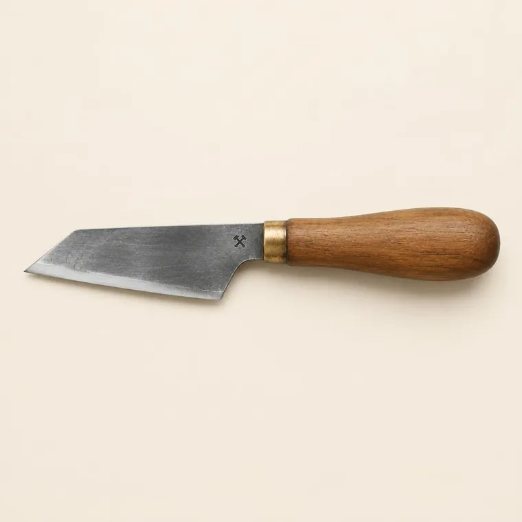 Il coltello da scarnire — attrezzo della bottega del sellaio